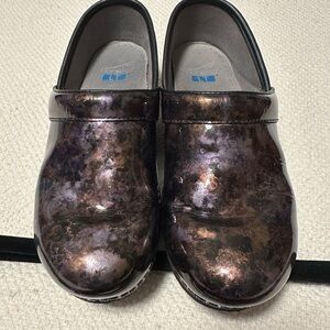 Dansko LT Women’s Metallic Clogs